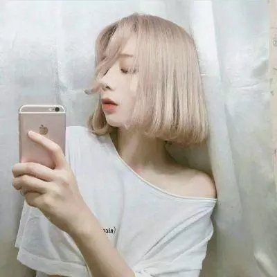 她在这里 封面